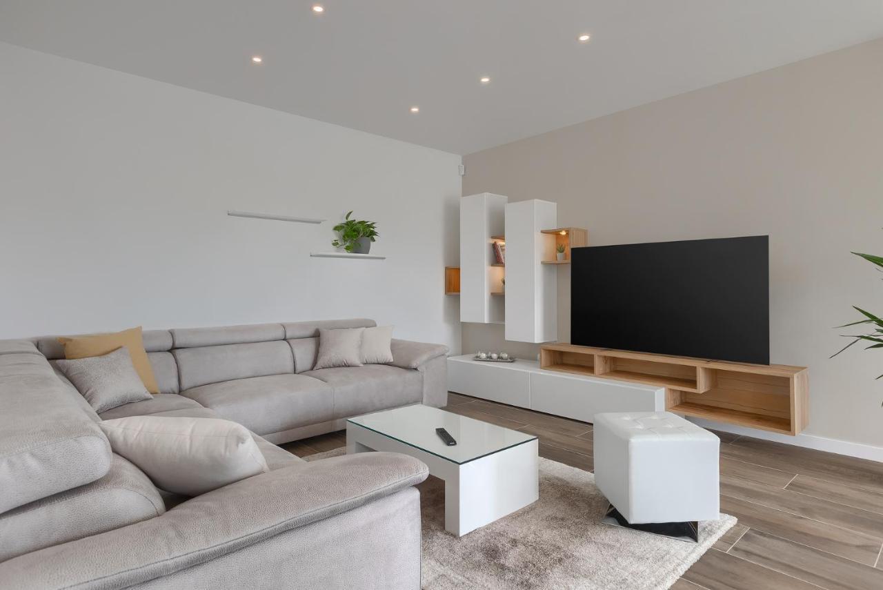 Exclusive Apartments Ellen & Micol-With 3 Free Mountain Bikes Pjescana Uvala Eksteriør bilde